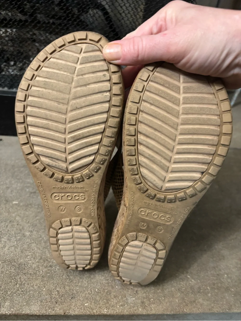 Crocs A-Leigh Tan Snake Pattern Womens Sze 8 Cork Wedge Flip Flop Thong